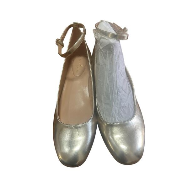 Bandolino gold round toe flower block heel adjustable ankle strap. S-9.5 - Picture 2 of 6